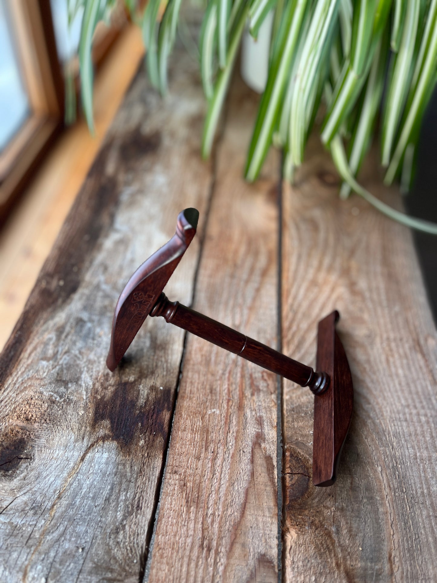 Kromski Niddy Noddy (30") – L'outil d'échantillonnage parfait